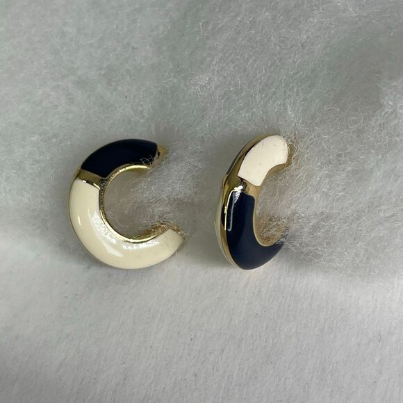 Vintage Monet 3/4 hoop enamel cream navy pierced earrings - Picture 1 of 6